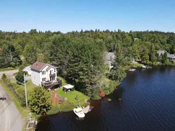 Lakefront House with 3 Bedrooms for Sale