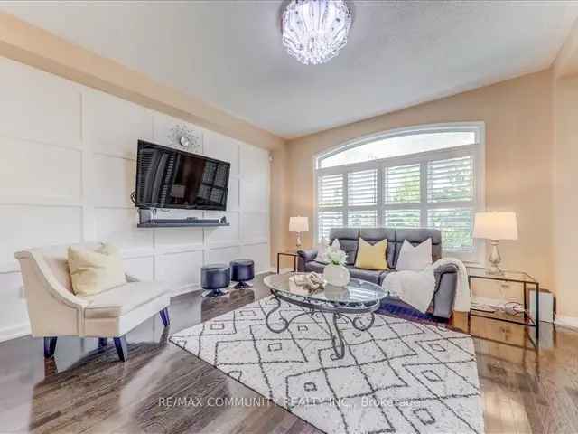 House For Sale in Ajax, Ontario