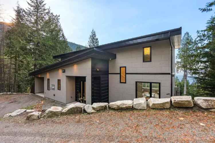 A $3,695,000.00 House/Single Family with 4 bedrooms in Britannia Beach, Squamish