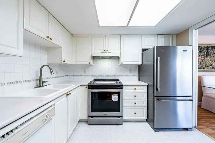 Buy condo in Richmond with modern finishes and great amenities