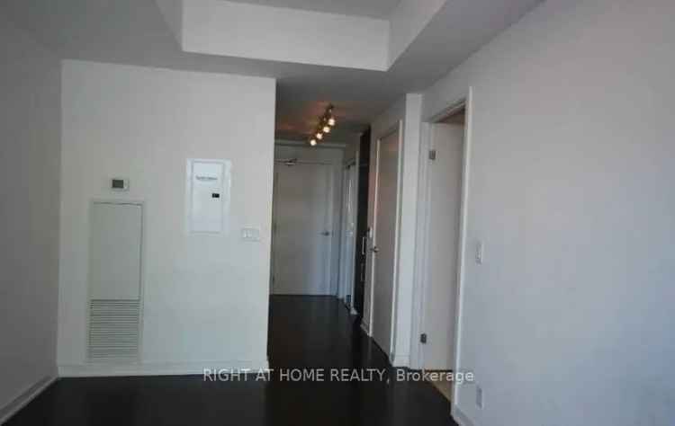 Condo For Rent in 14, York Street, Toronto, Ontario