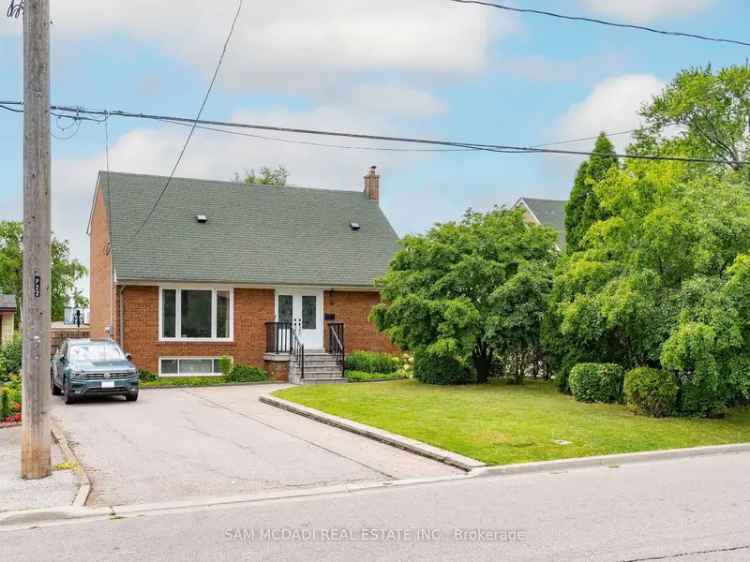 House For Sale in Toronto, Ontario