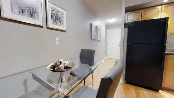 1 room apartment of 55 m² in Toronto