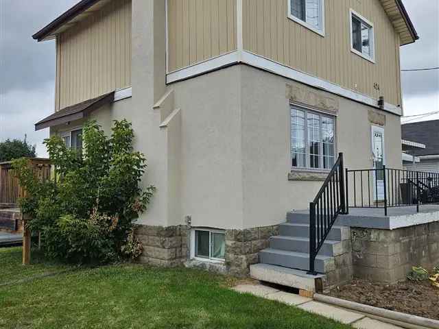 House For Sale in Hamilton, Ontario