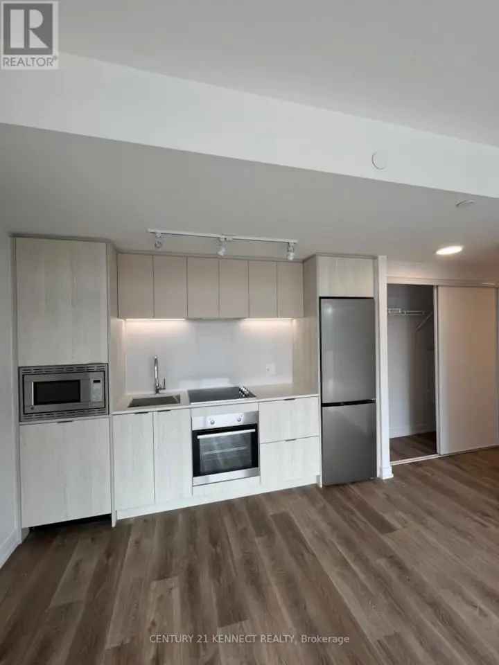 Downtown Hamilton Condo 2 Bed 2 Bath 900 Sqft Parking Locker