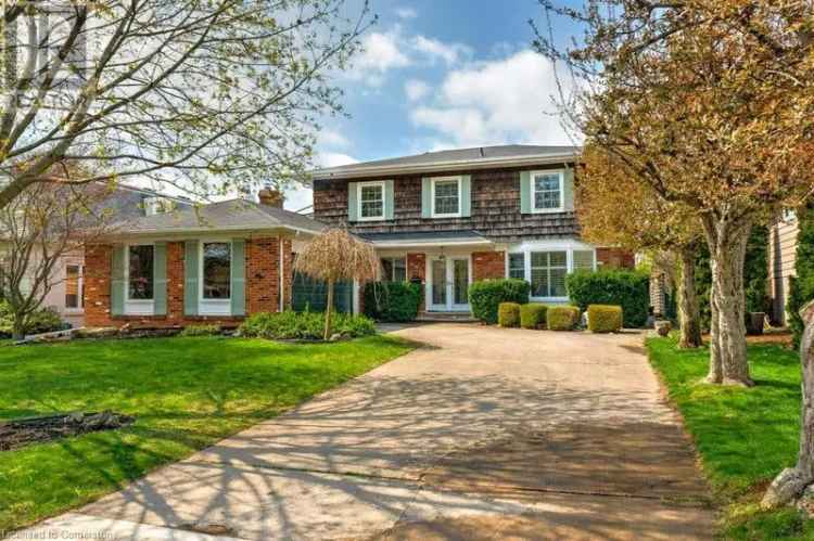 4-Bedroom Family Home in Burlington Shoreacres