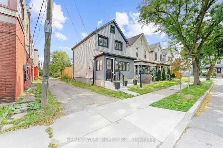 House For Sale in Hamilton, Ontario