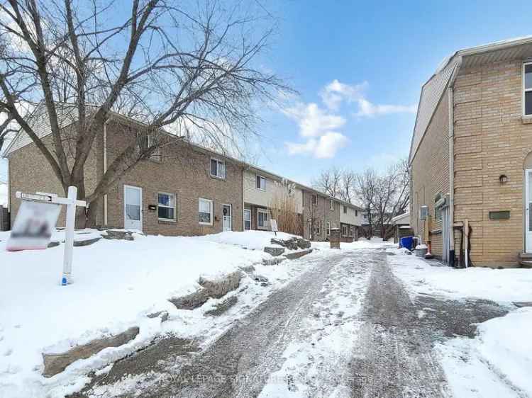 Charming 2-Bedroom Townhouse in Kitchener Near Parks and Amenities