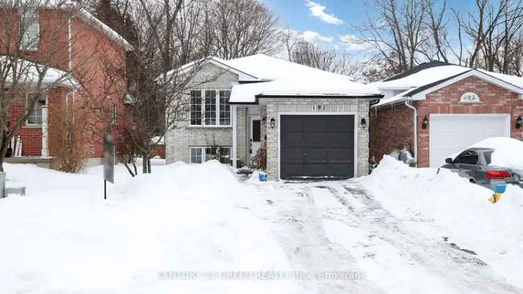 Cobourg Detached Home 3 Bedrooms 2 Bathrooms Large Backyard