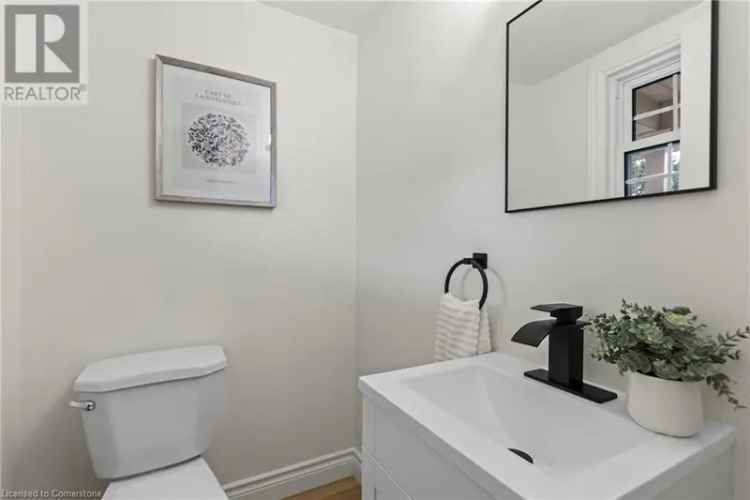 Stunning 3 Bedroom End Unit Townhouse Fully Upgraded Move In Ready