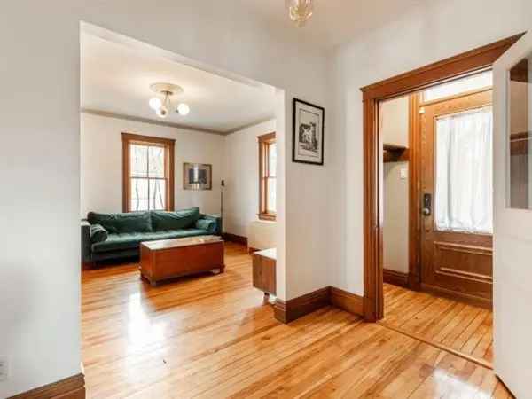 3-Storey 5 Bedroom Home for Sale Montérégie