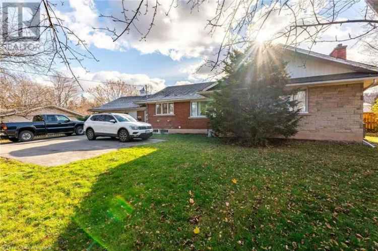 Spacious Bungalow with Escarpment Views