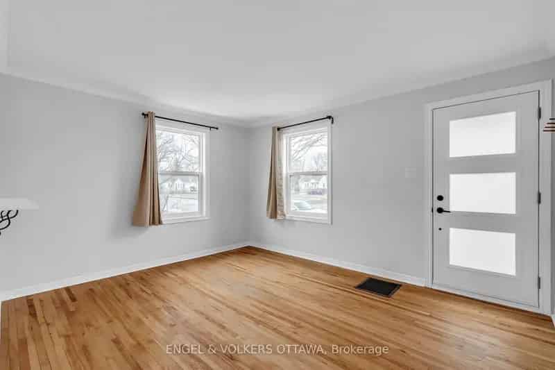 2 Bedroom Bungalow in Carlington Ottawa Updated Kitchen Large Lot Detached Garage