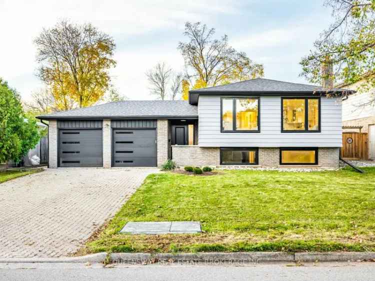 House For Sale in Oakville, Ontario