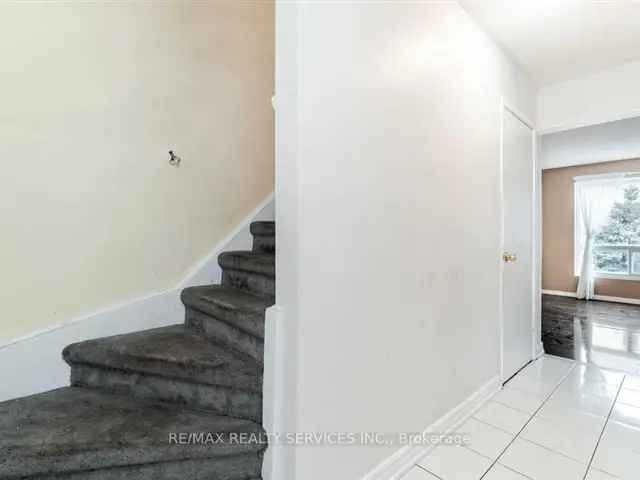 4 Bedroom 3 Bathroom House in Desirable Brampton Neighborhood