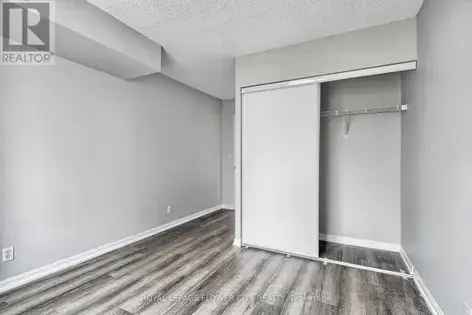 Rent Spacious 3 Rooms Apartment in Toronto with Modern Amenities