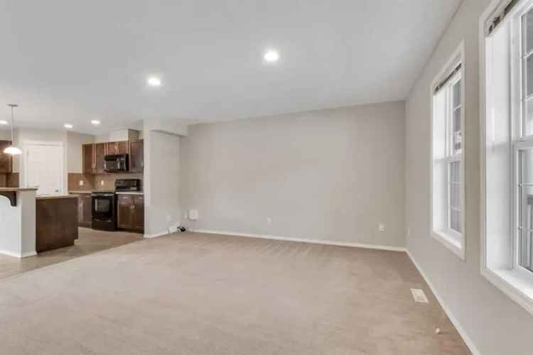 3 Bedroom Townhouse in Lighthouse Landing - Close to Lake and Amenities