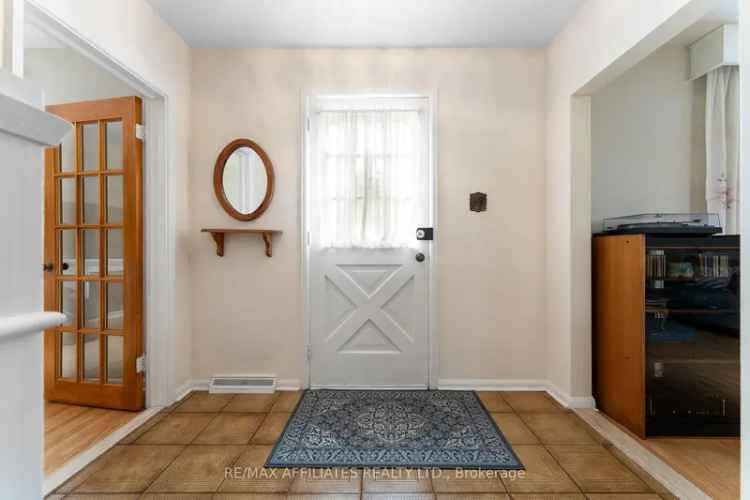 3 Bed 2 Bath Detached Home in Glen Cairn