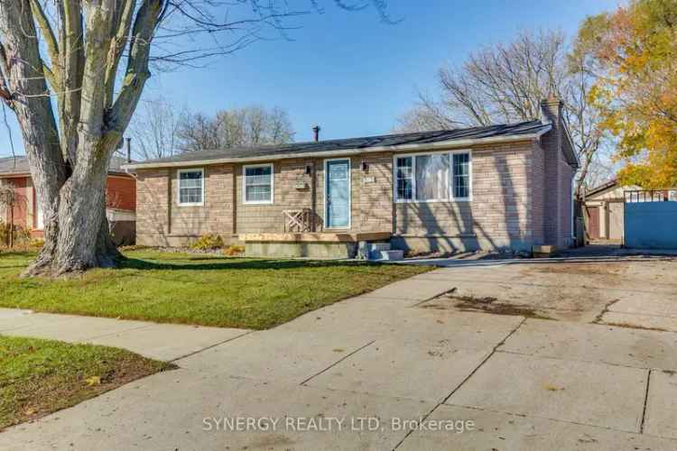 House For Sale in Strathroy-Caradoc, Ontario