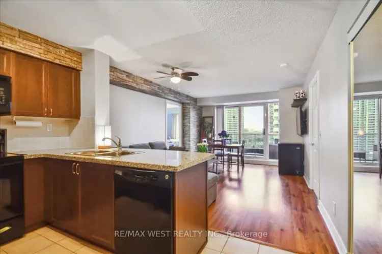 Bright 2-Bedroom Suite Downtown Toronto Lake Ontario Views