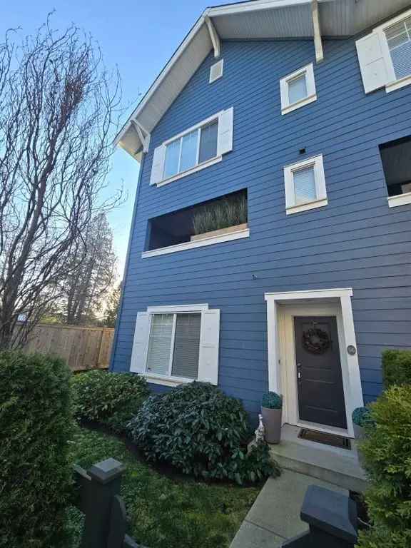 Townhouse For Sale in Surrey, British Columbia