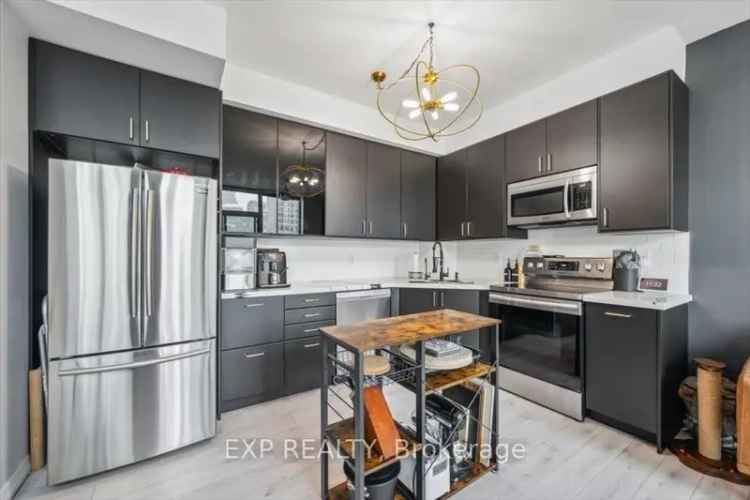 Bright 1+Den Corner Loft Updated Kitchen Balcony Ensuite Laundry