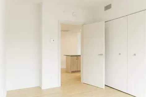 1 room apartment of 55 m² in Montreal