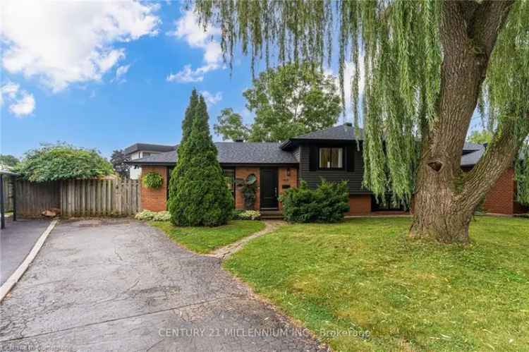 House For Sale in Oakville, Ontario