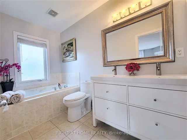 Townhouse For Sale in Vaughan, Ontario