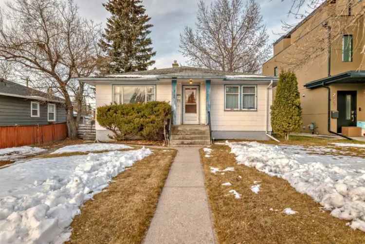 House For Sale in Calgary, Alberta