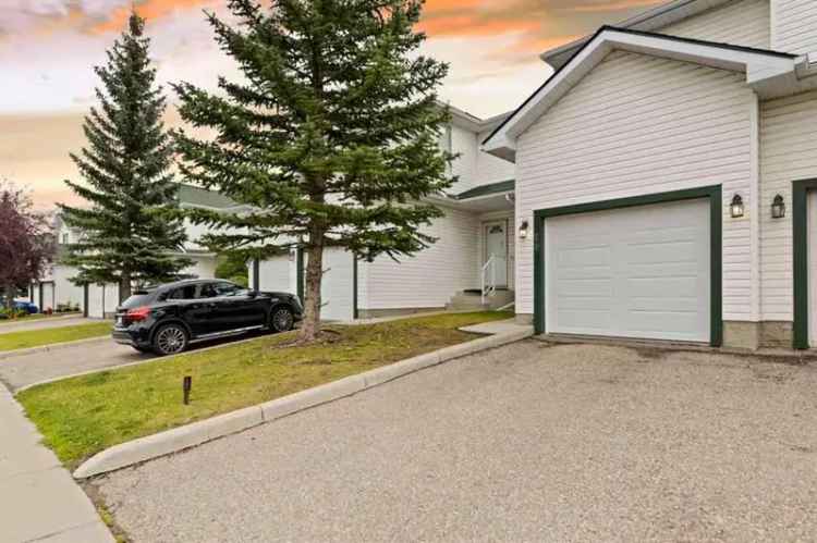 Townhouse For Rent in Calgary, Alberta