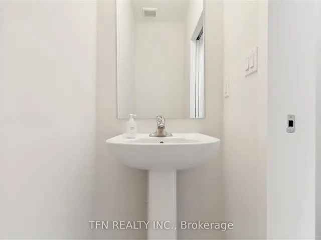 Townhouse For Sale in Bradford West Gwillimbury, Ontario