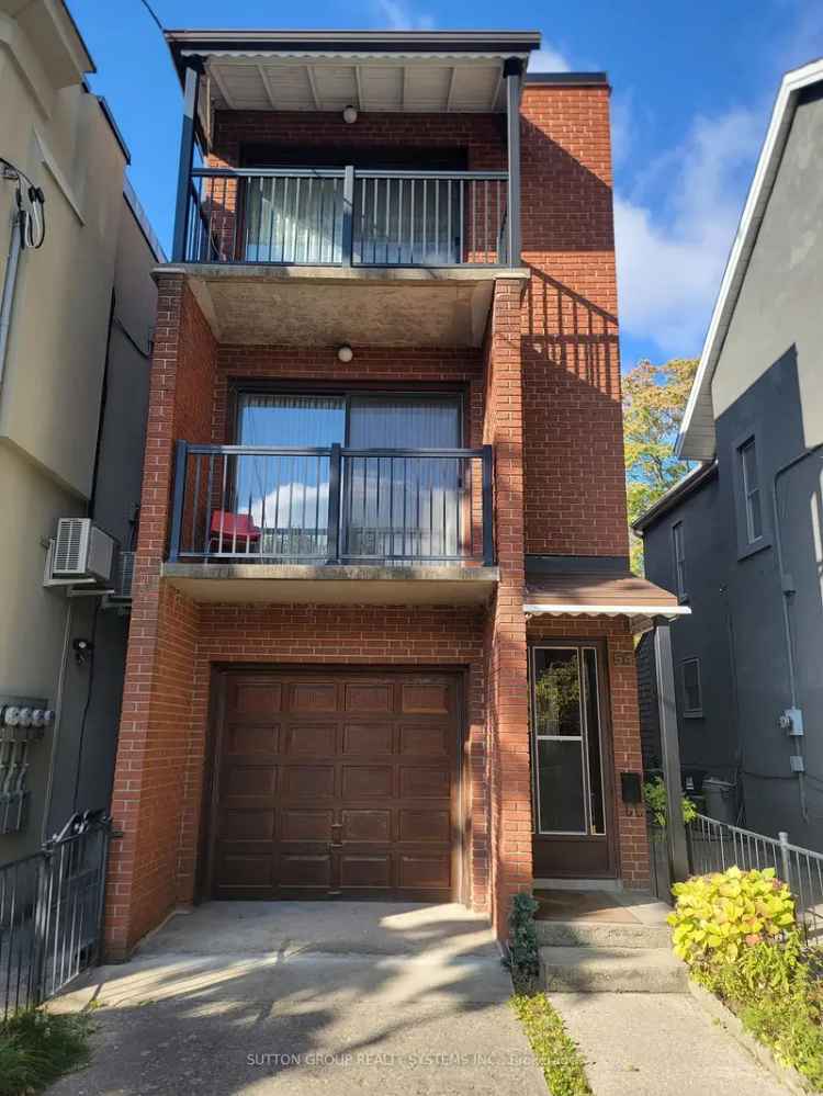 House For Sale in Toronto, Ontario