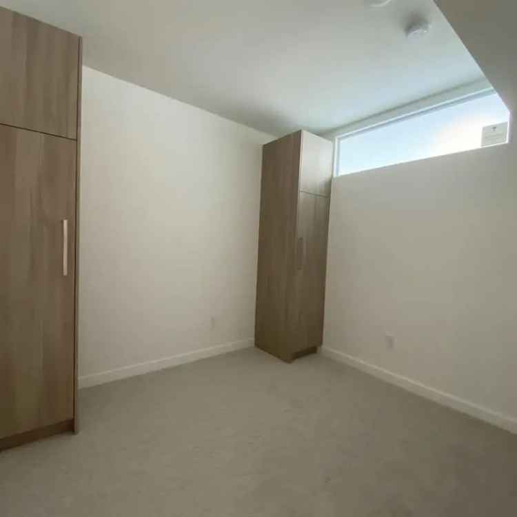 1 Bedroom Condo near SFU Surrey & Skytrain