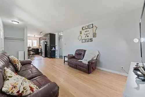 Family Home In East Kildonan With Triple Garage
