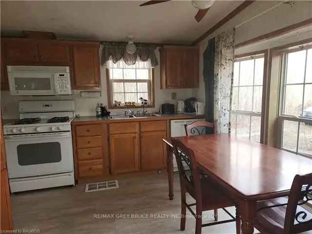 House For Sale in Municipality of Northern Bruce Peninsula, Ontario