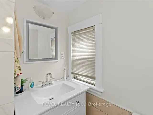 House For Sale in Hamilton, Ontario