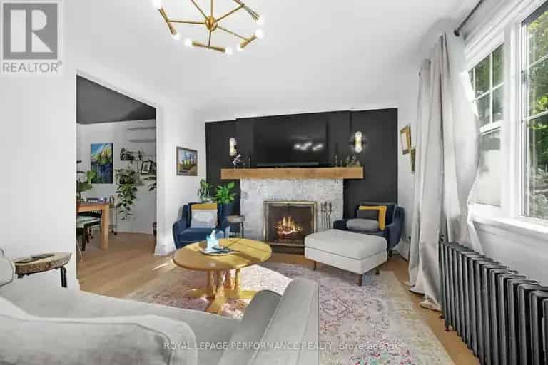 3 Bed 3 Bath House with 4 Season Outbuilding Ottawa