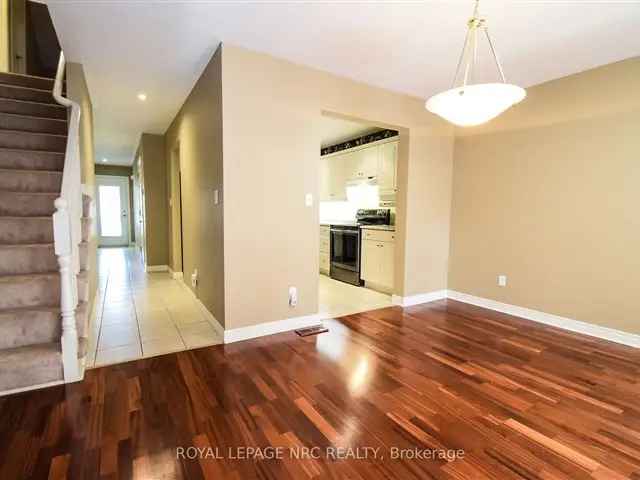 Charming Fonthill Bungaloft Townhome 1700 Sqft 2 Beds 3 Baths