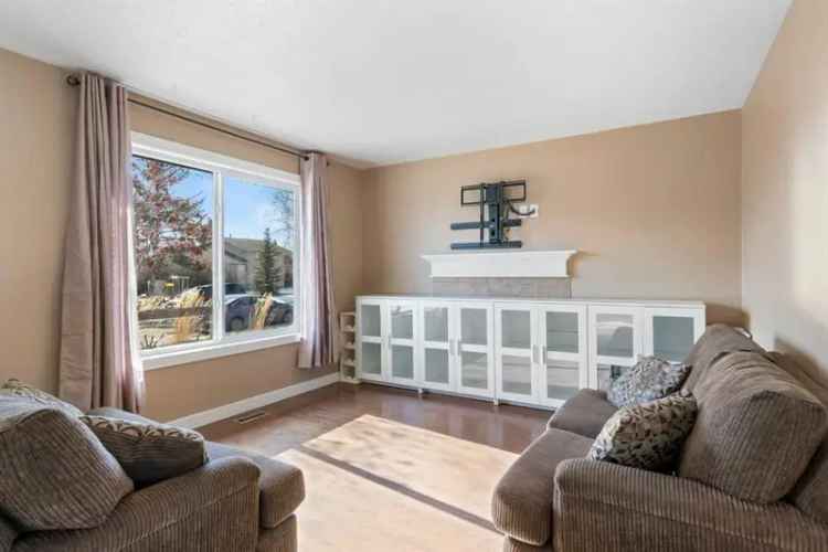 House For Sale in Calgary, Alberta