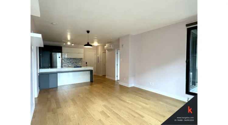 2 Bed 2 Bath Condo in Montreal City Center