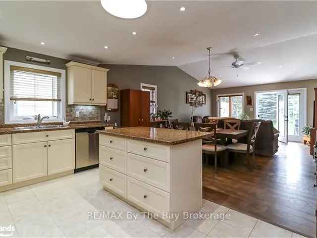 House For Sale in Wasaga Beach, Ontario