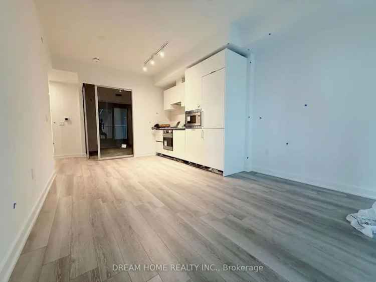 Downtown Toronto Condo: 2 Beds, 2 Baths, Modern Amenities