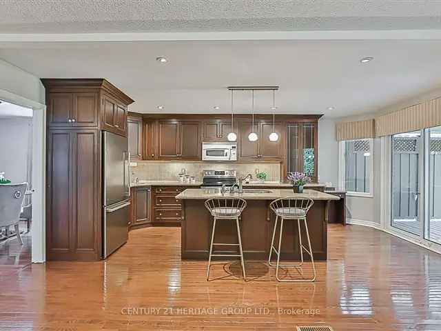 House For Sale in Aurora, Ontario