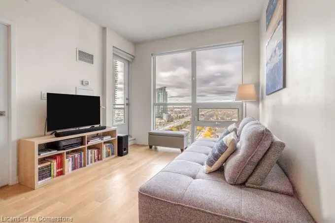 Square One Condo: Bright, Airy Apartment with Amazing Amenities