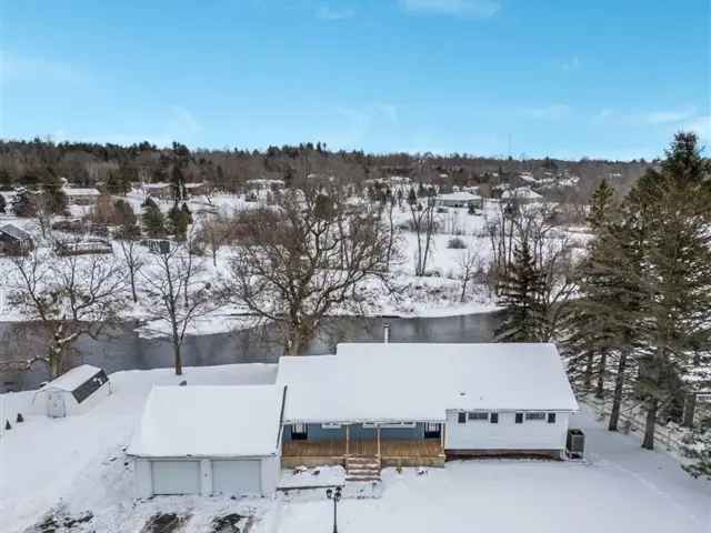 Napanee River Bungalow 2+1 Bedroom Updated Home Double Garage