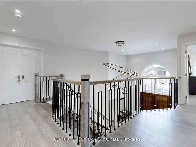 Luxury Detached Home in Richmond Hill