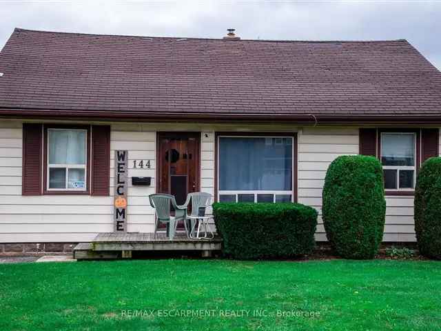 House For Sale in 144, Green Road, Hamilton, Ontario