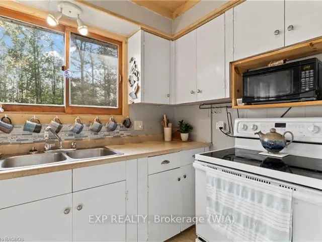 Charming 2-Bedroom Home Near Georgian Bay