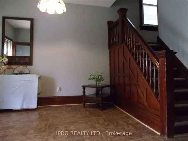 House For Sale in Welland, Ontario